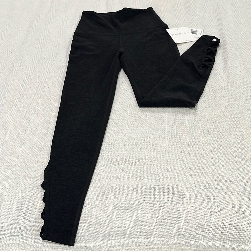 Beyond Yoga Black space dye NWT. XS